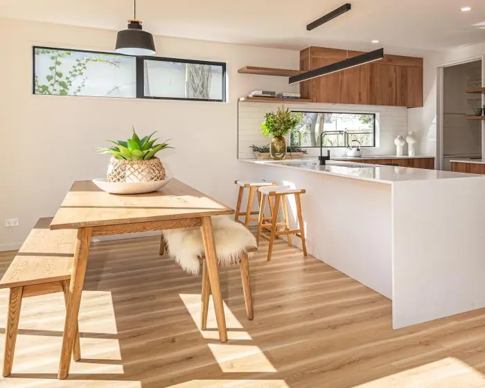 Alba zero silica quartz — open-plan kitchen and dining application