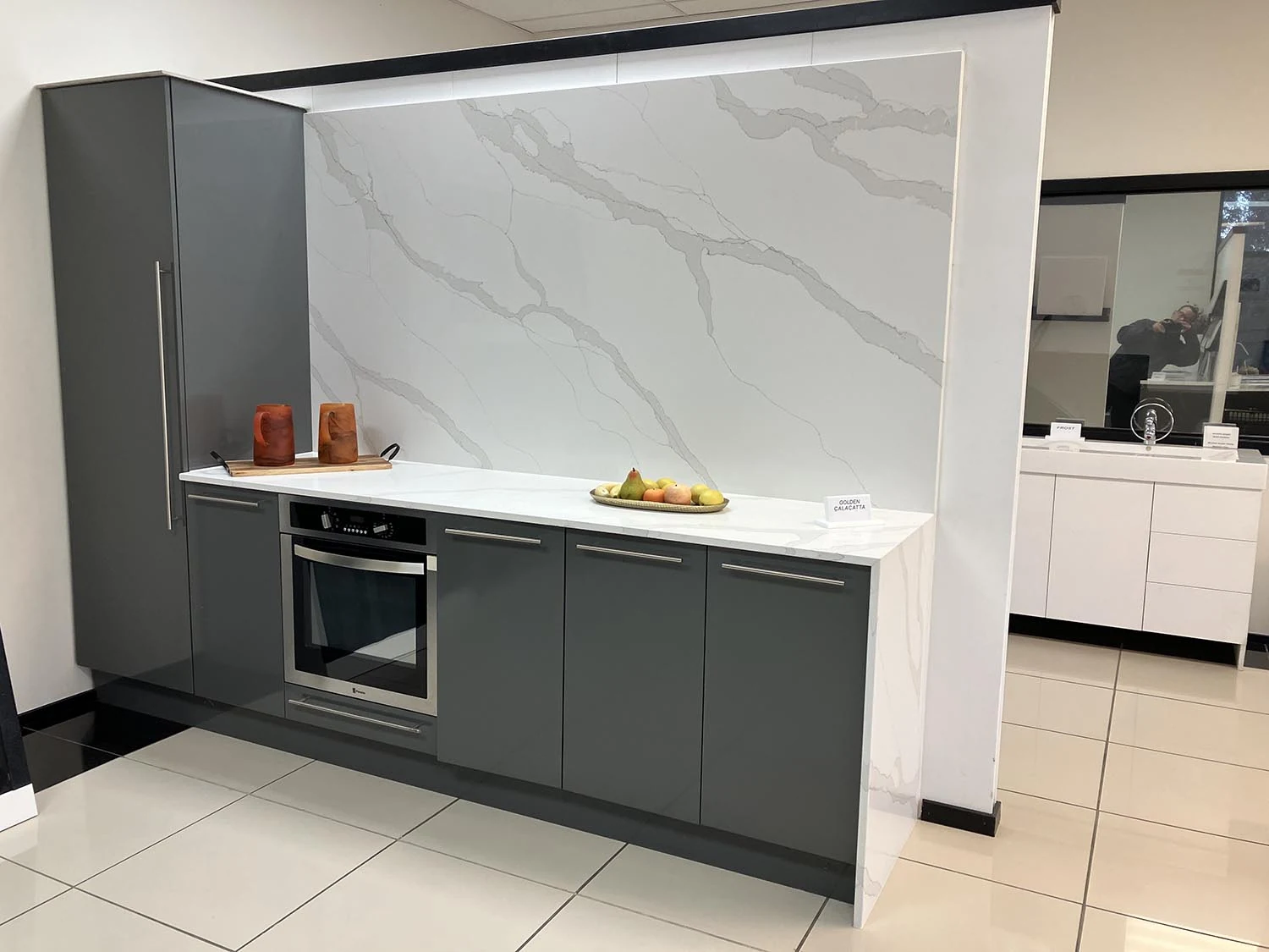Golden Calacatta zero silica quartz — application 3