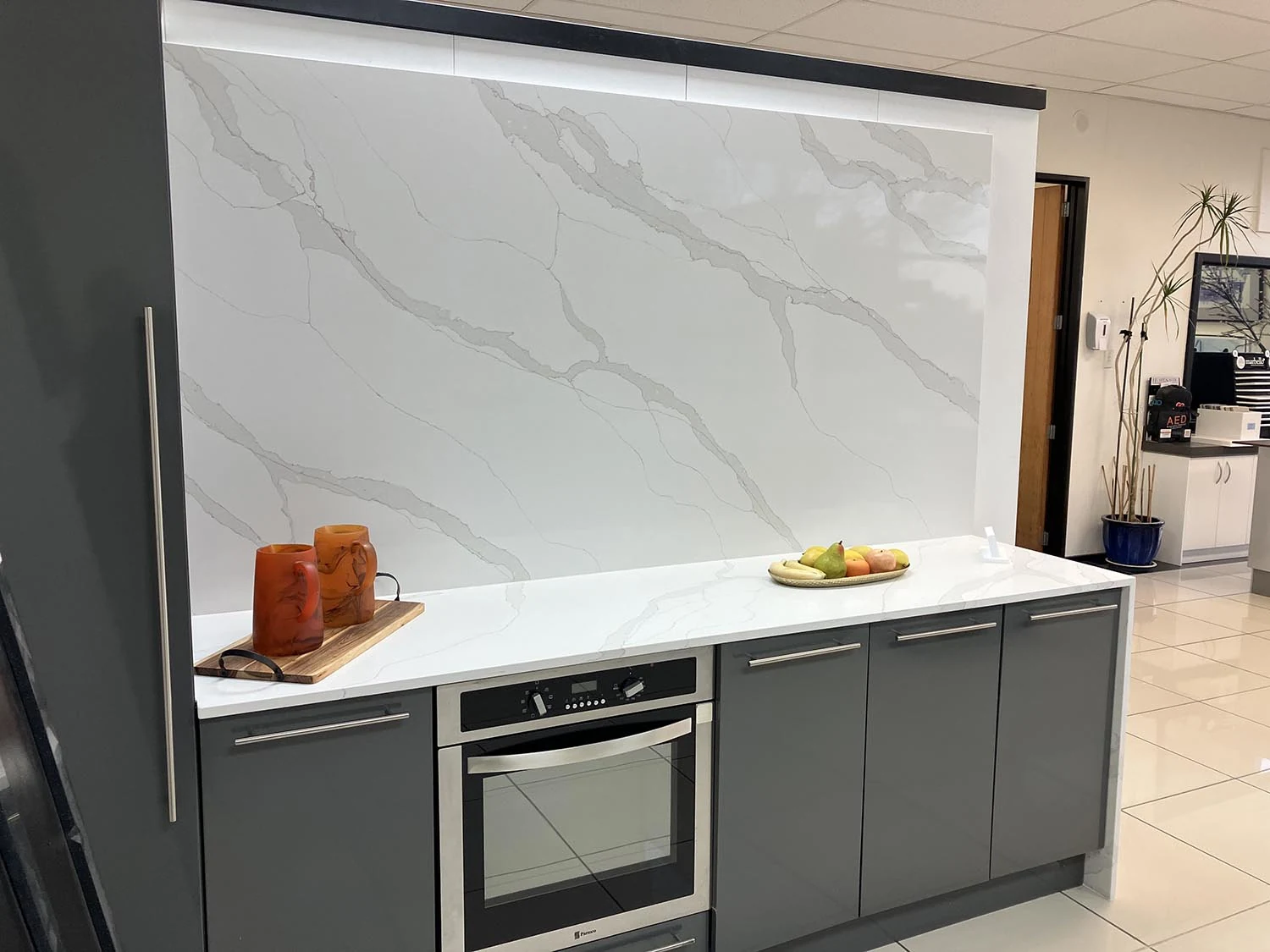 Golden Calacatta zero silica quartz — application 5