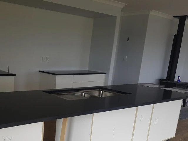 Nero Piatto zero silica quartz — application 1